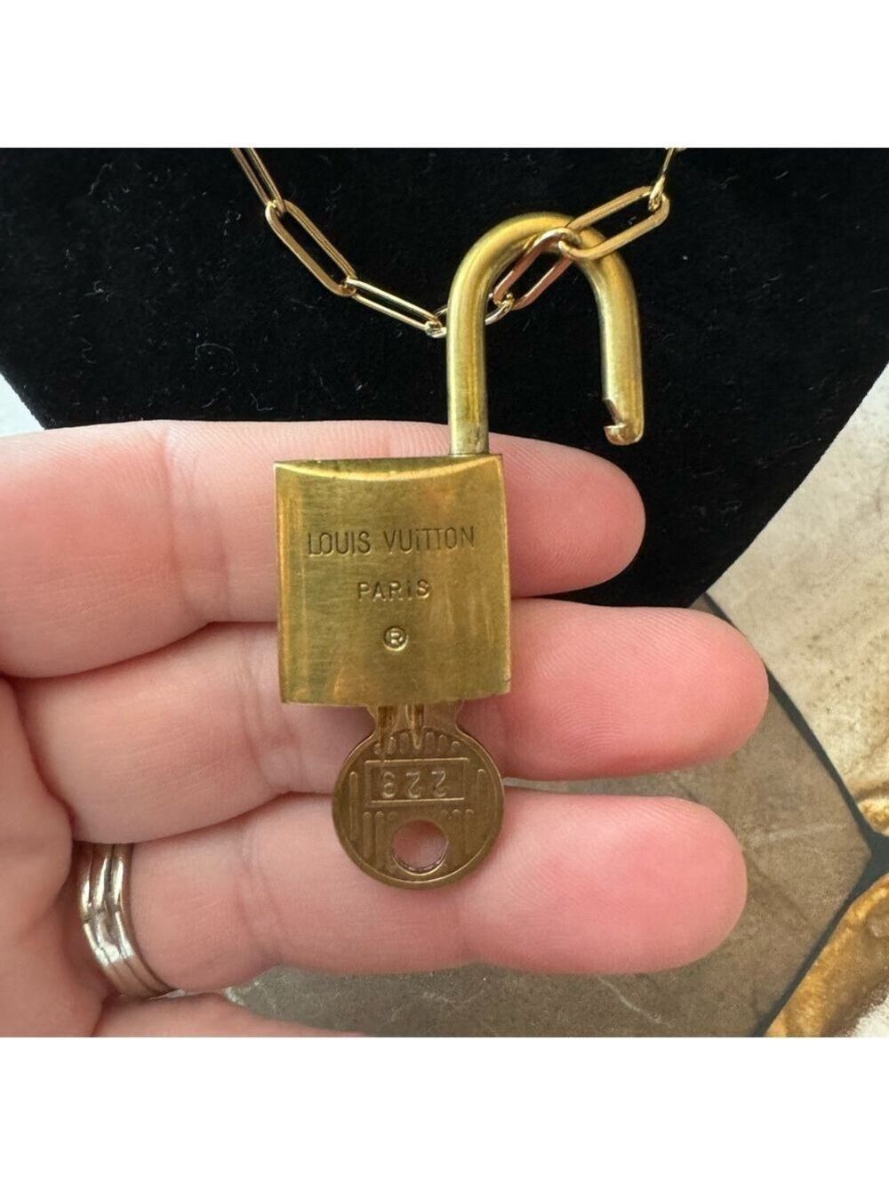 Louis Vuitton 200 Series Lock and Key on a chain. Number 229 - Picture 6 of 7